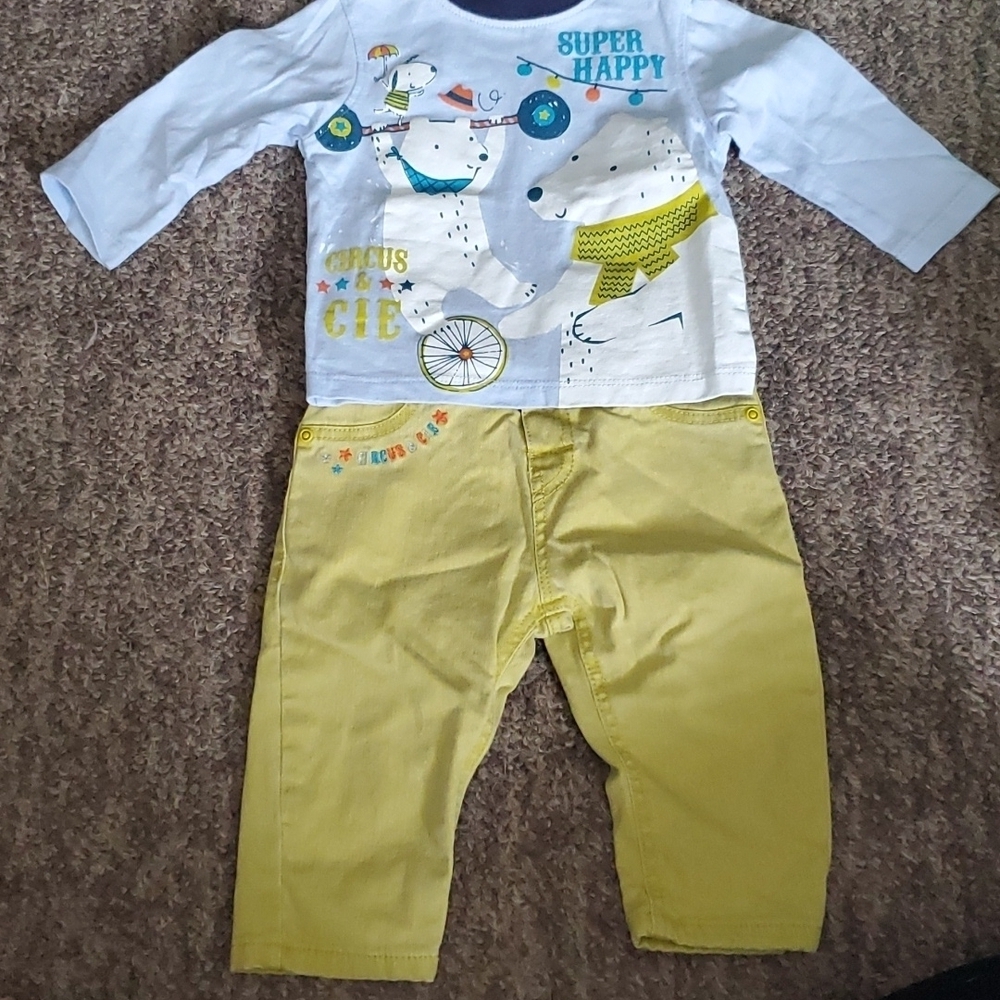 Petits 2 piece outfit size 6 months